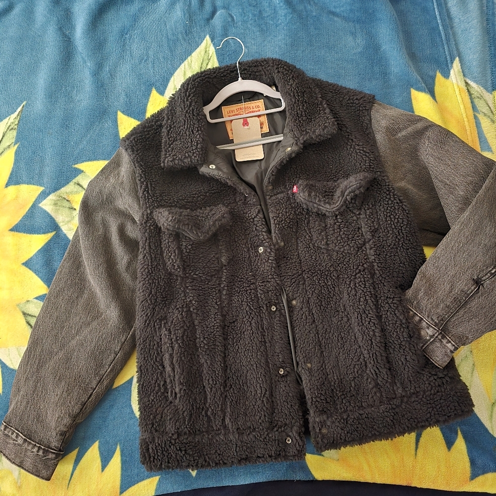 Levis jacket for cold sheep, size M, new state with labels.